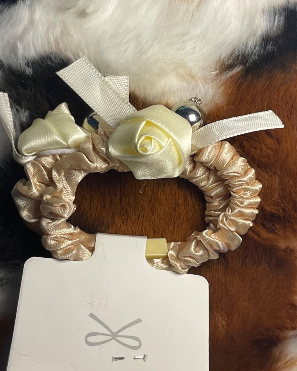 Afen Elegant Satin Camellia Rose Hair Scrunchies Set with Metallic Pearl Accents - Thumbnail 2